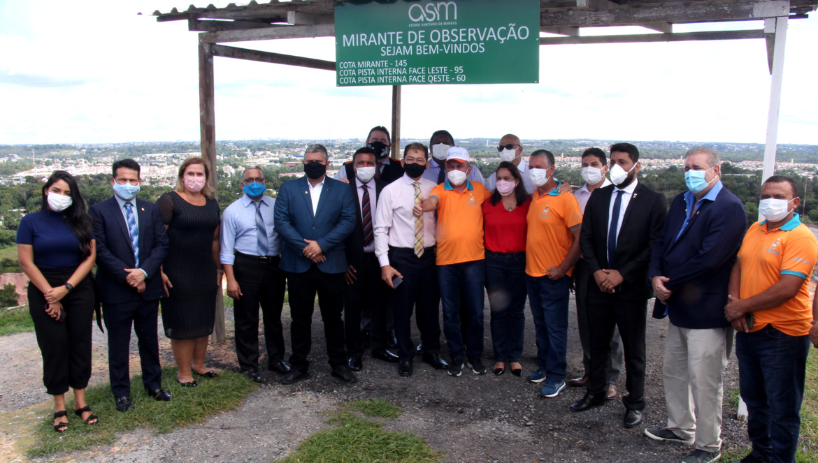 Vereadores visitam aterro municipal e se surpreendem com estrutura em funcionamento.