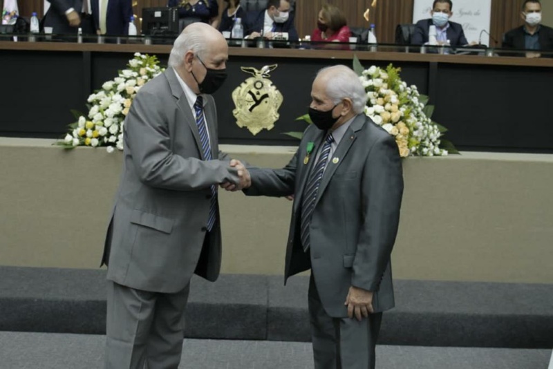 Professor José Cyrino é homenageado na Assembleia Legislativa do AM